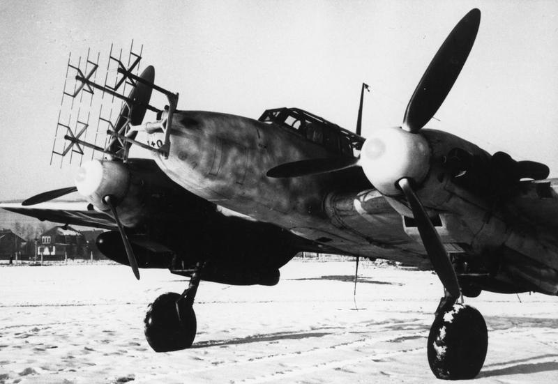 Bf 110 G-4 2Z+OP posé à Dübendorf le 15/16 mars 1944 Bf 110 G-4 2Z+OP posé à Dübendorf le 15/16 mars 1944