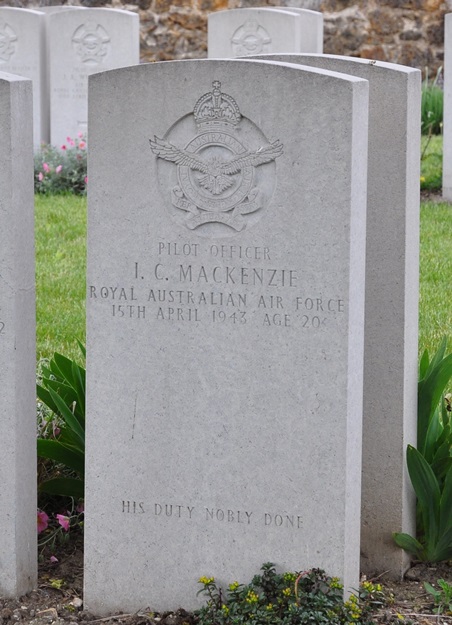 Tombe du P/O. I. C. Mackenzie Tombe du P/O. I. C. Mackenzie